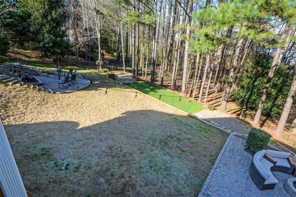 515 Hillcrest View Drive NE