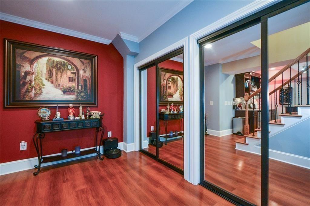 515 Hillcrest View Drive NE