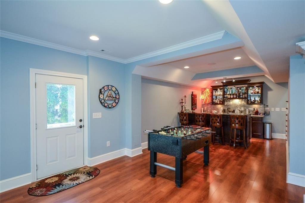 515 Hillcrest View Drive NE