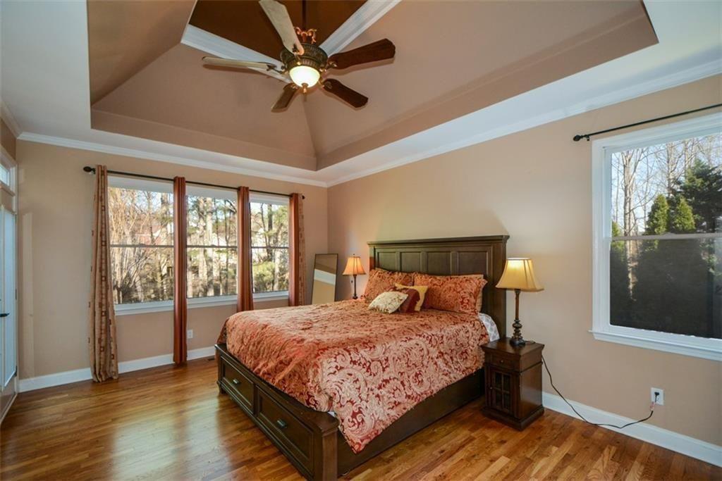 515 Hillcrest View Drive NE