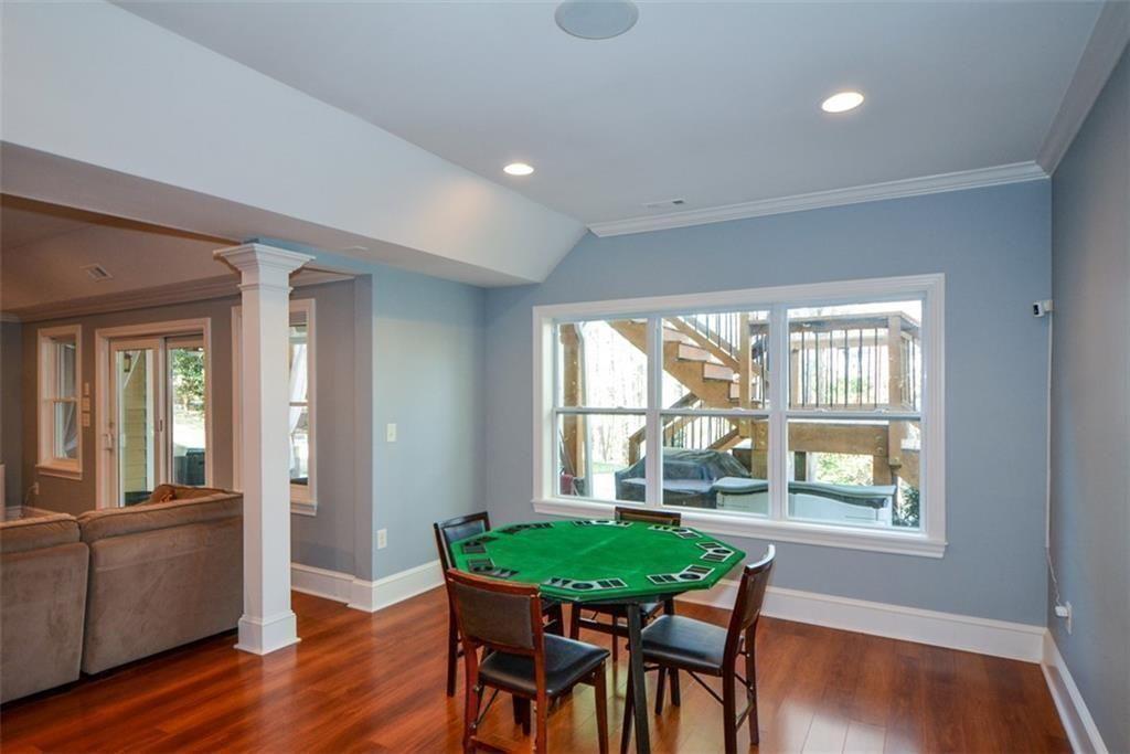 515 Hillcrest View Drive NE