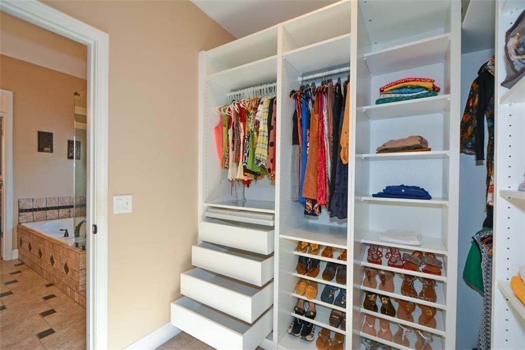 515 Hillcrest View Drive NE