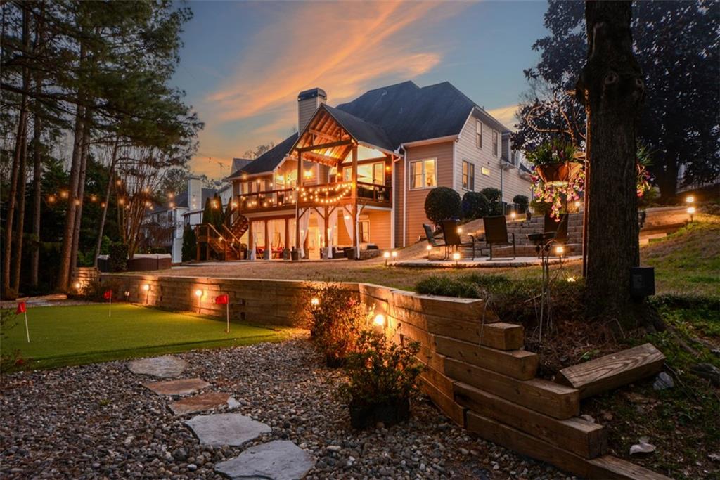 515 Hillcrest View Drive NE