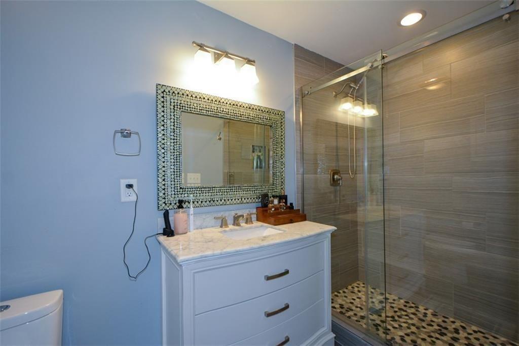 515 Hillcrest View Drive NE