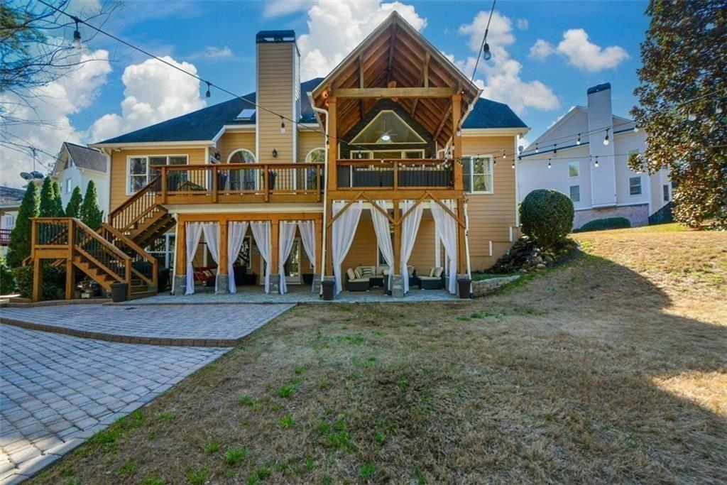 515 Hillcrest View Drive NE