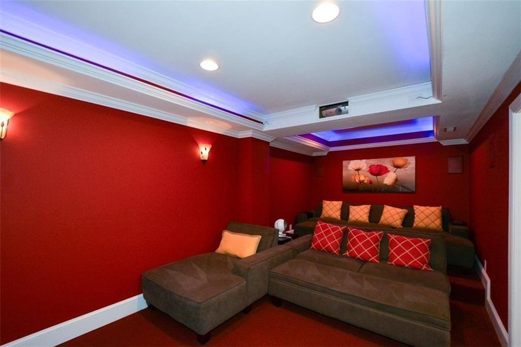 515 Hillcrest View Drive NE