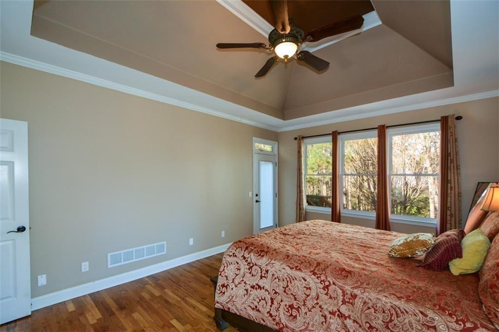 515 Hillcrest View Drive NE