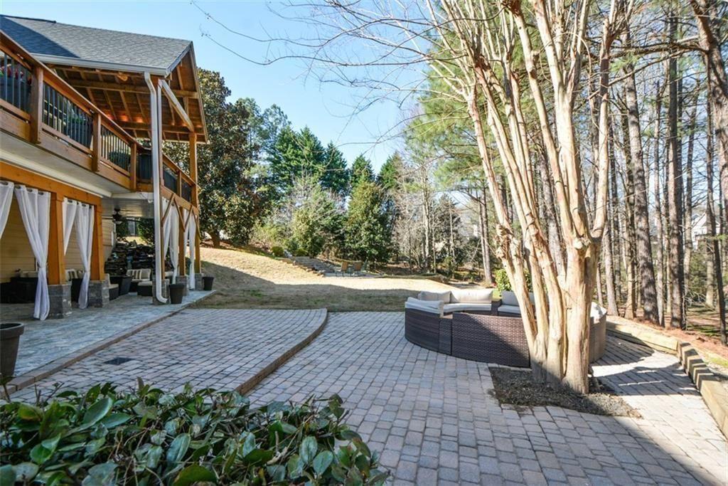 515 Hillcrest View Drive NE