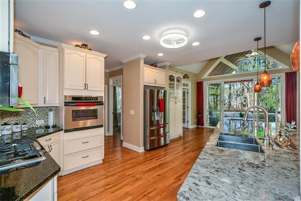 515 Hillcrest View Drive NE