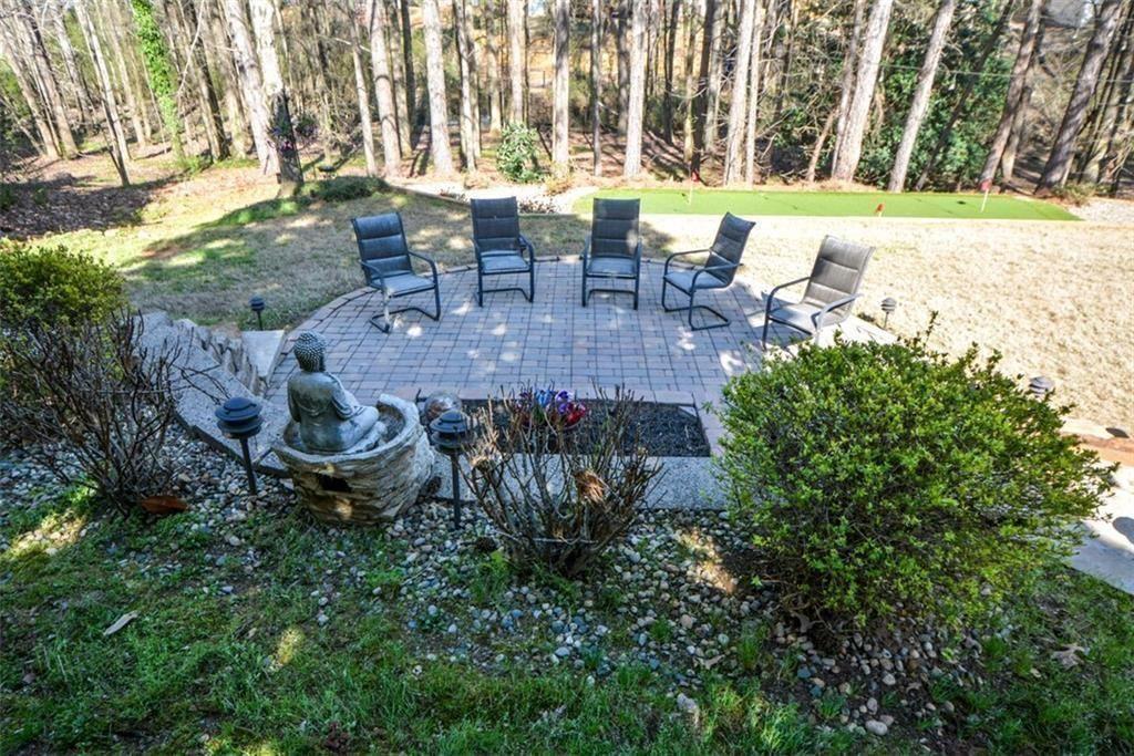 515 Hillcrest View Drive NE