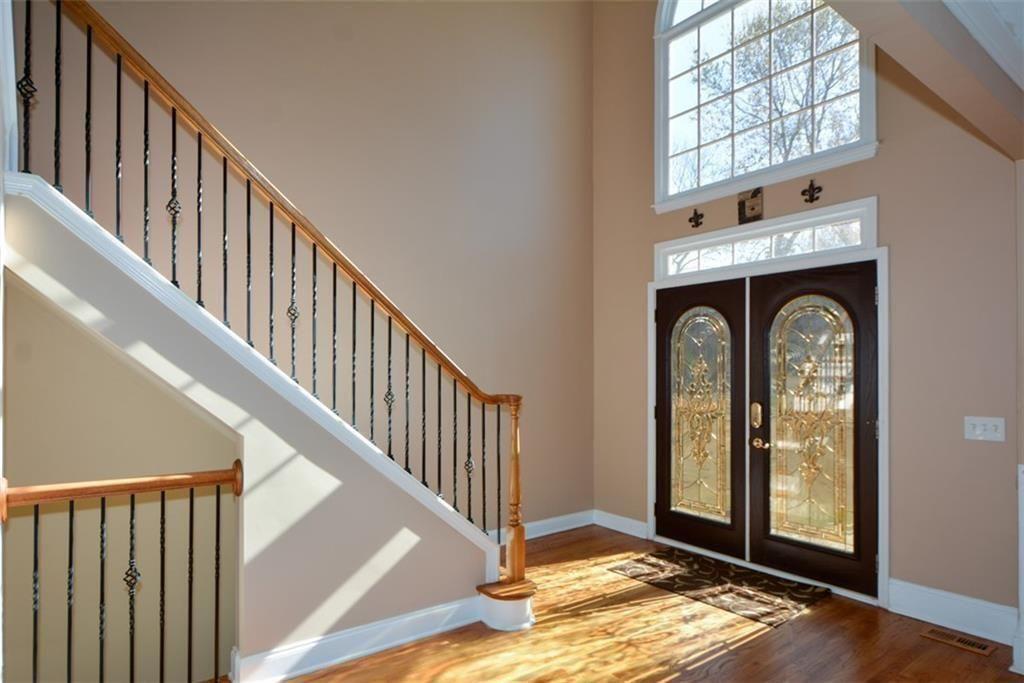 515 Hillcrest View Drive NE