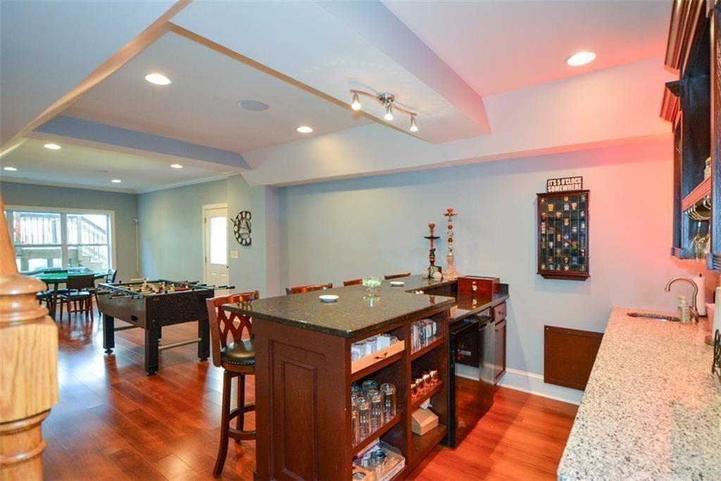 515 Hillcrest View Drive NE