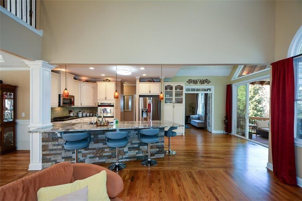 515 Hillcrest View Drive NE