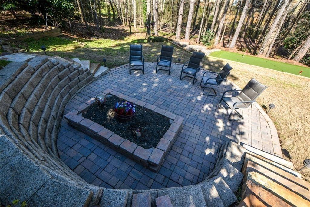 515 Hillcrest View Drive NE