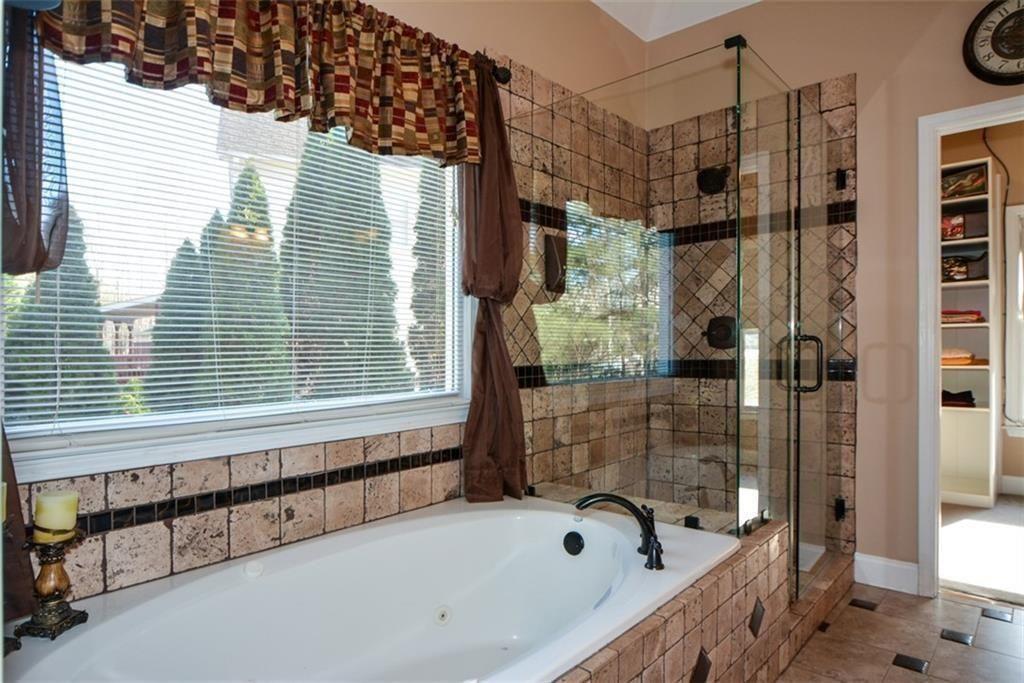 515 Hillcrest View Drive NE