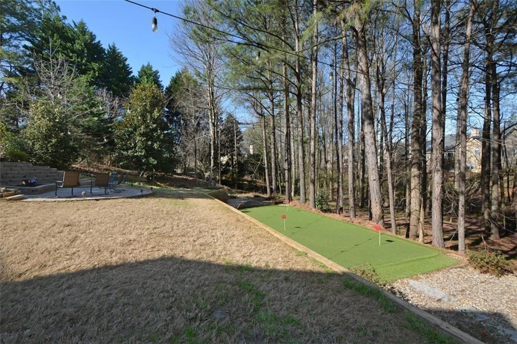 515 Hillcrest View Drive NE