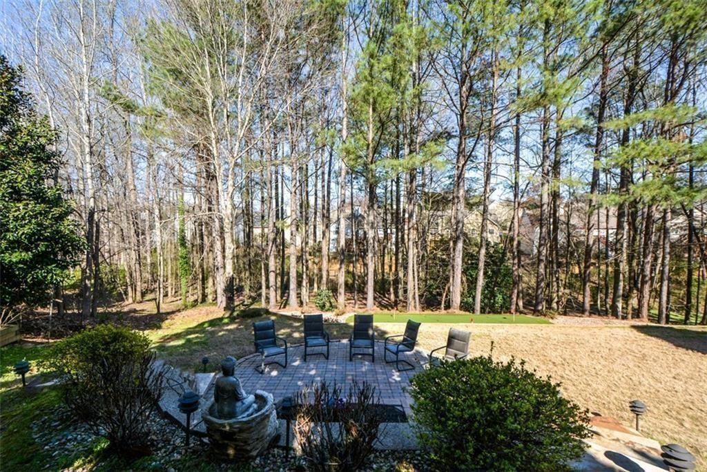 515 Hillcrest View Drive NE