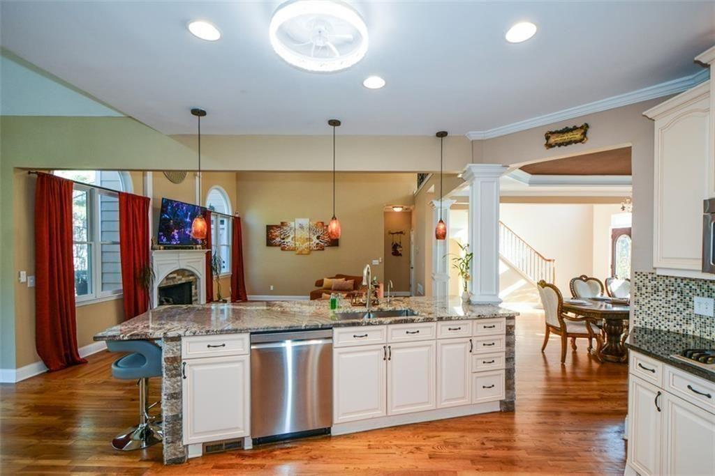 515 Hillcrest View Drive NE