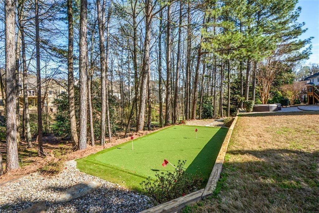 515 Hillcrest View Drive NE