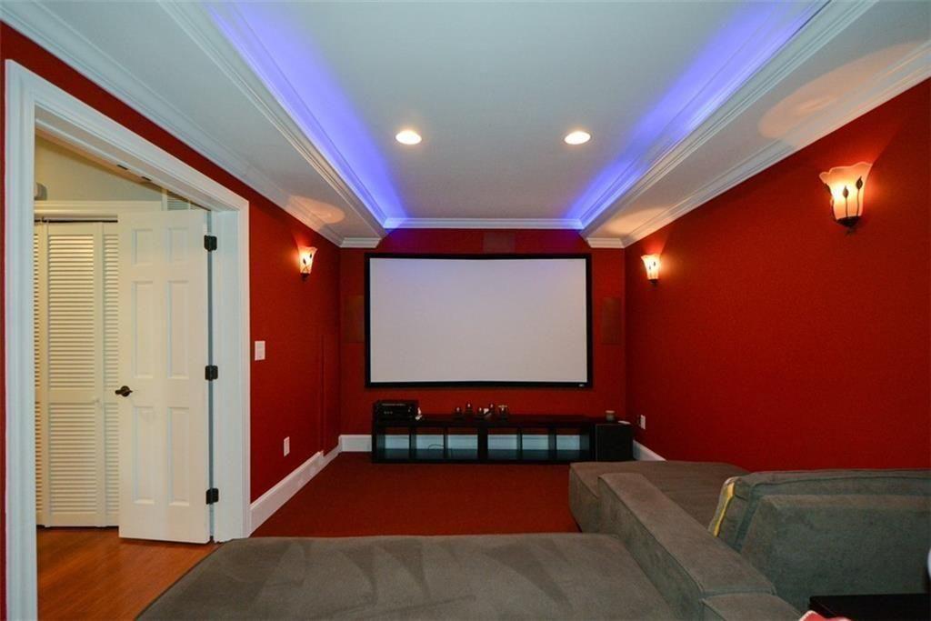 515 Hillcrest View Drive NE