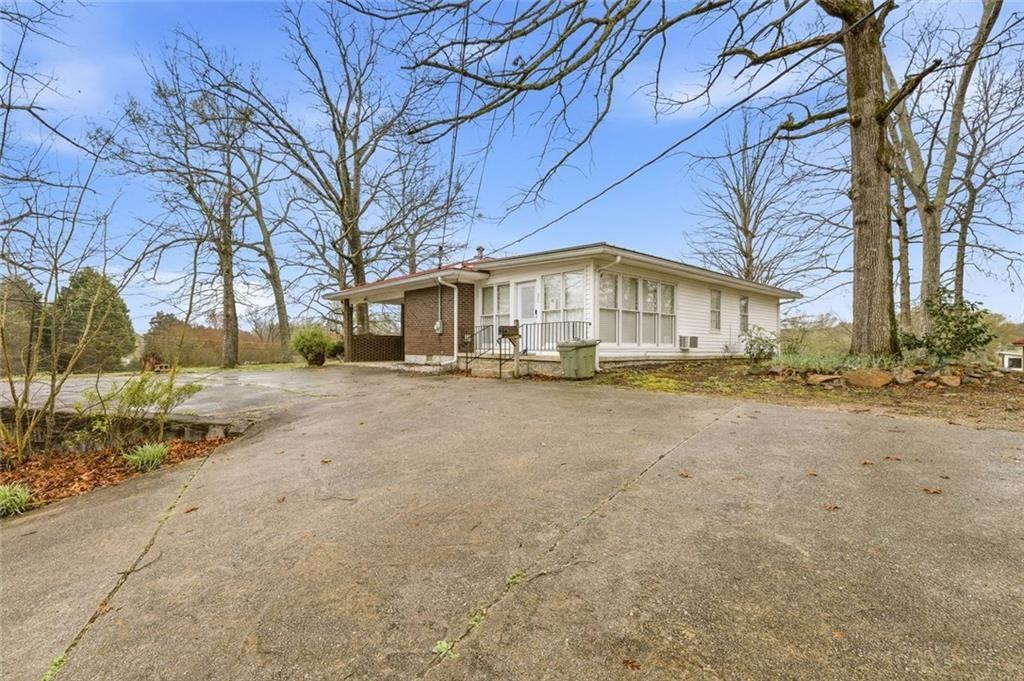 341 Pleasant Hill Road NW