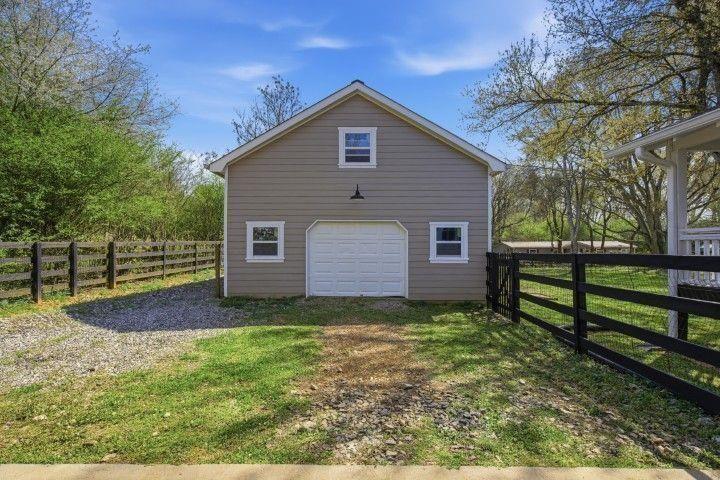 2215 Roper Road