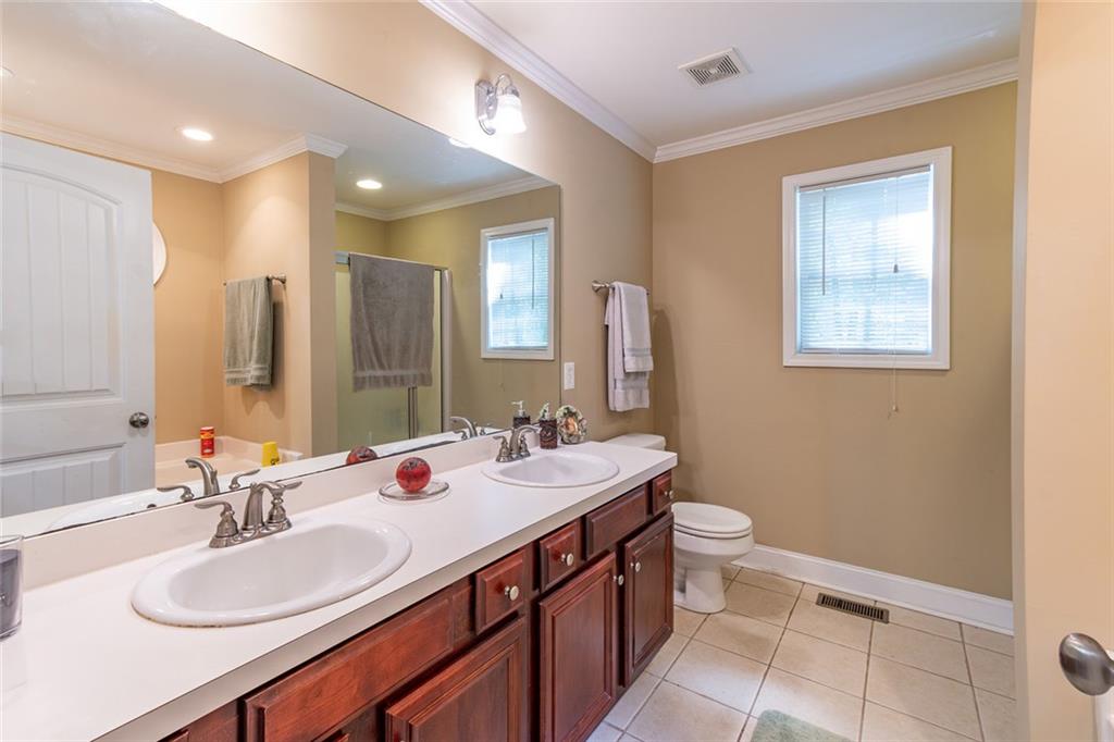 2208 Clarendon Court