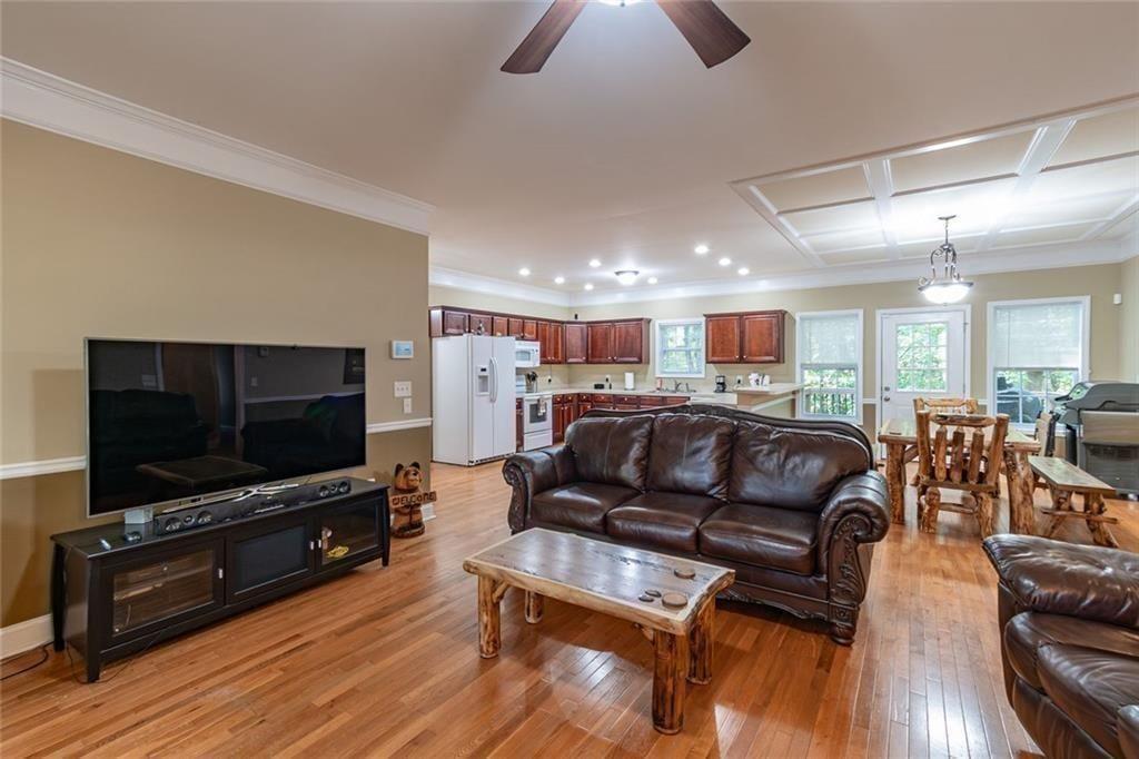 2208 Clarendon Court