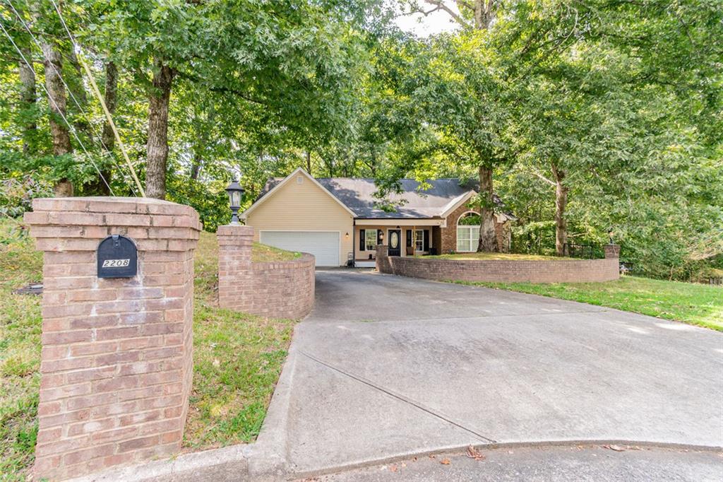 2208 Clarendon Court