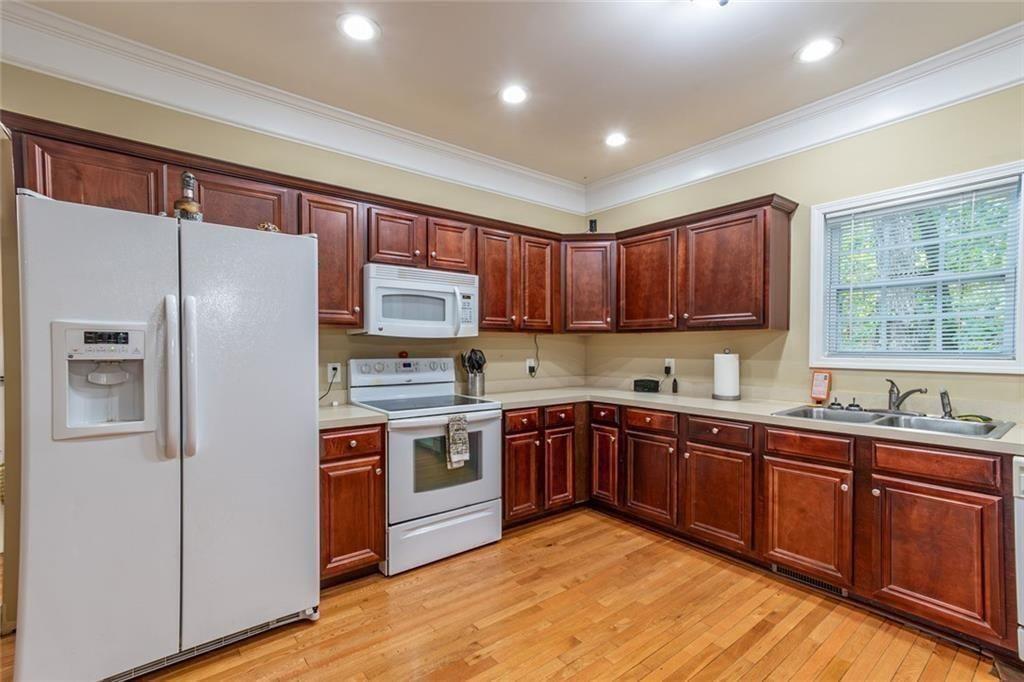 2208 Clarendon Court