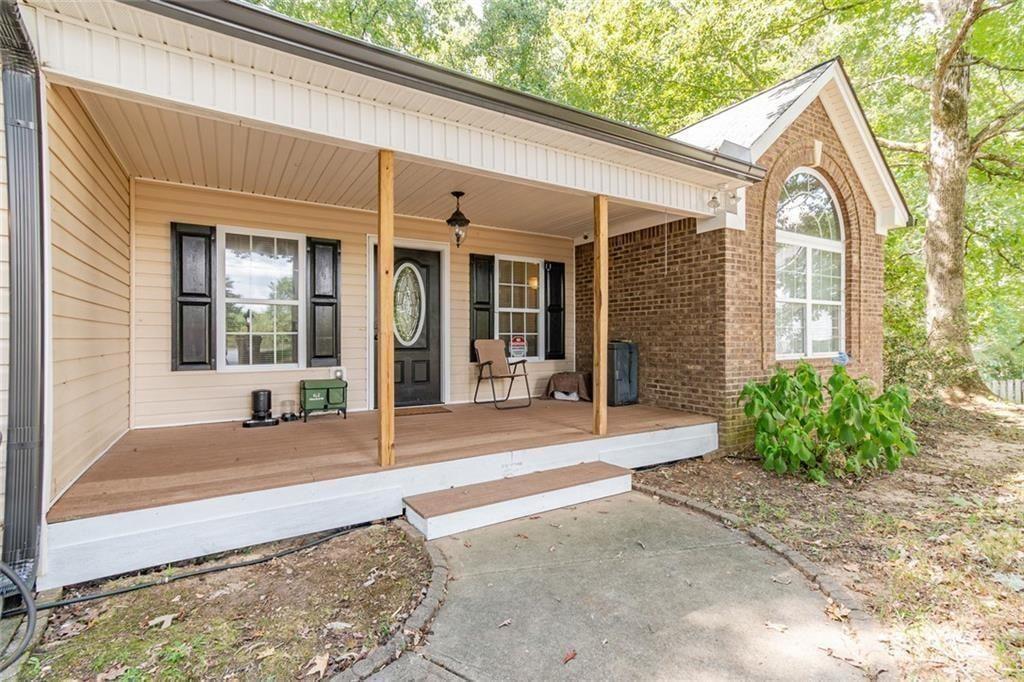 2208 Clarendon Court