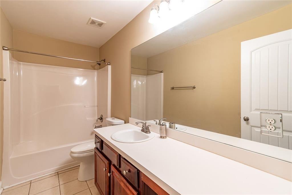 2208 Clarendon Court