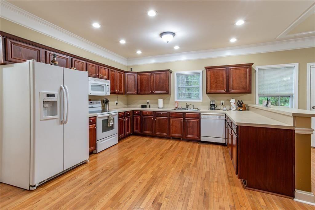 2208 Clarendon Court