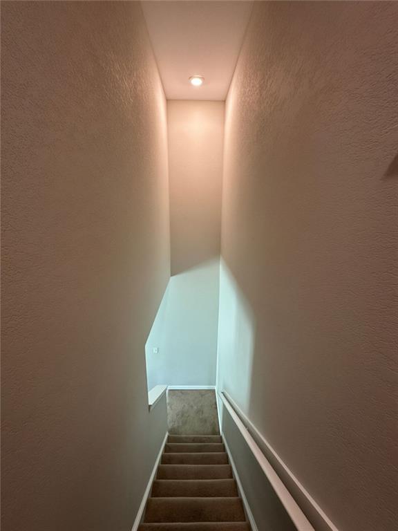 735 Walnut Creek Circle