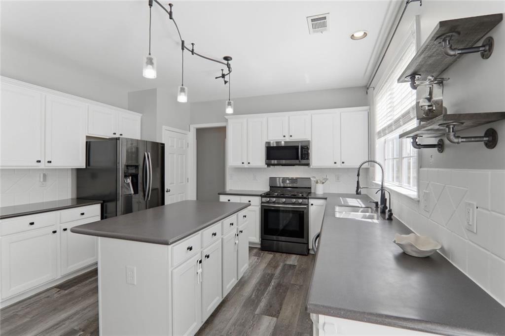 3590 Davyne Bend