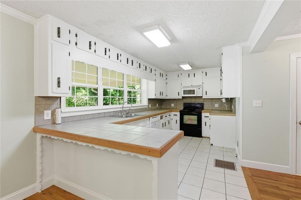 3695 Ledan Road
