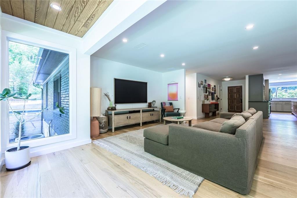 1036 Vistavia Circle