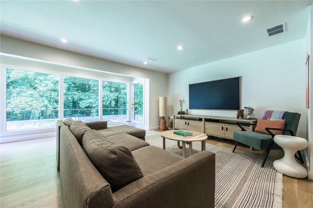 1036 Vistavia Circle