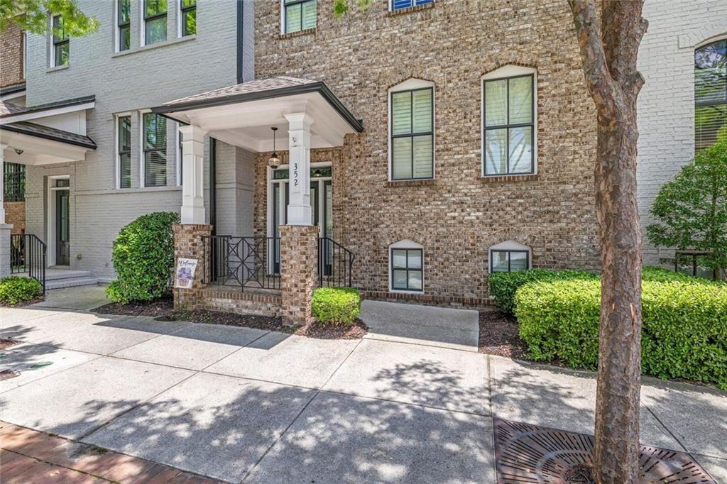 352 Suwanee Avenue