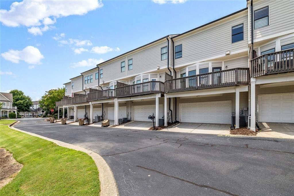 352 Suwanee Avenue