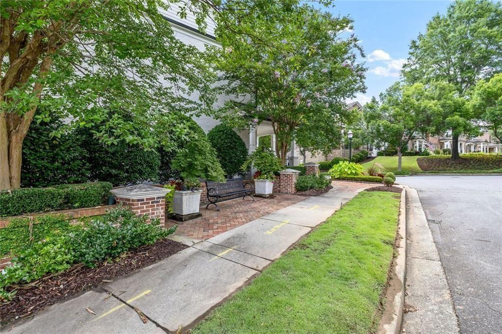 352 Suwanee Avenue