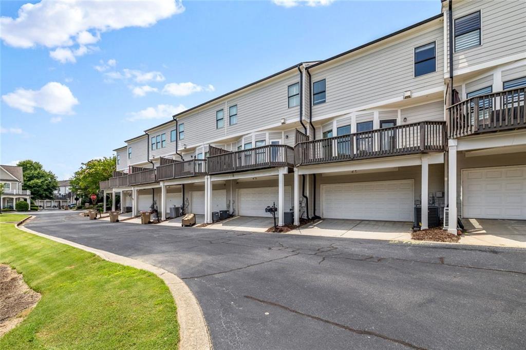 352 Suwanee Avenue