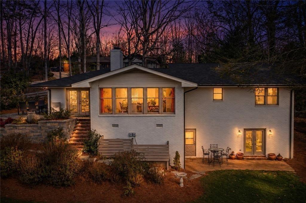3526 Edgewood Circle
