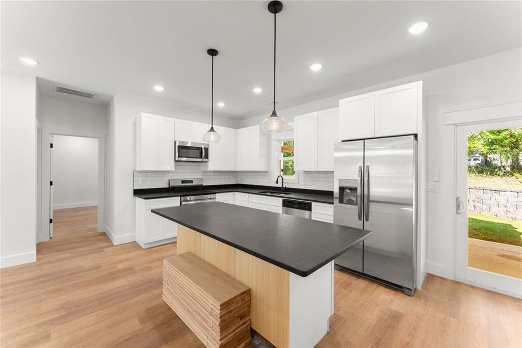 6711 Wildwood Trail
