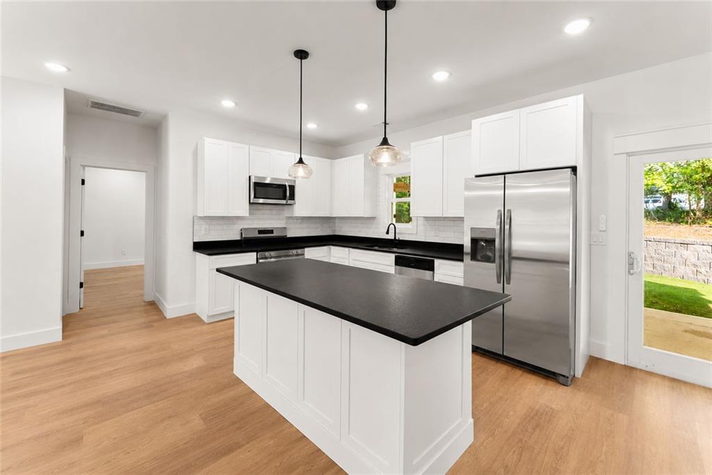 6711 Wildwood Trail