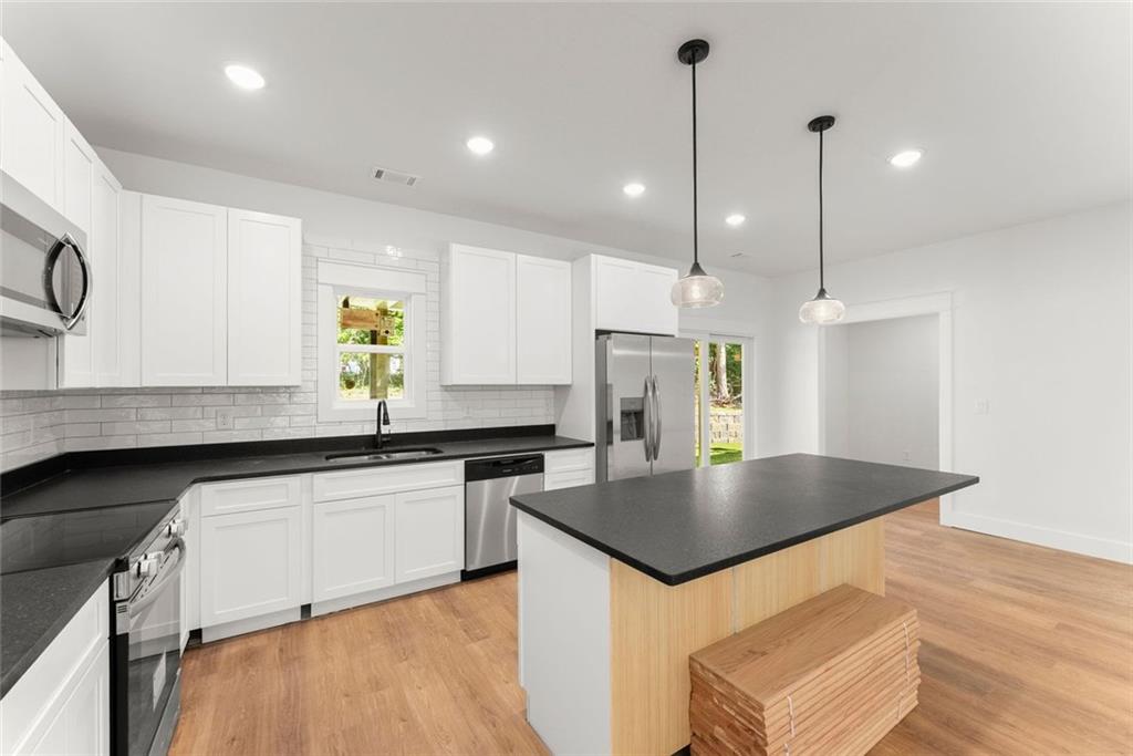 6711 Wildwood Trail