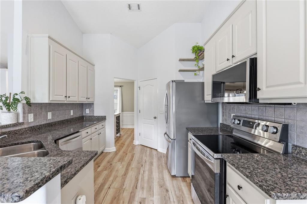 953 Jefferson Walk Circle