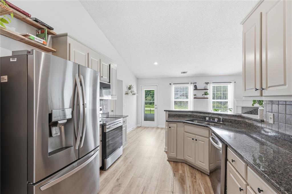 953 Jefferson Walk Circle