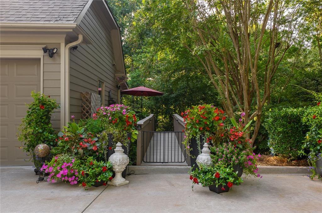 155 Willow Oak Lane