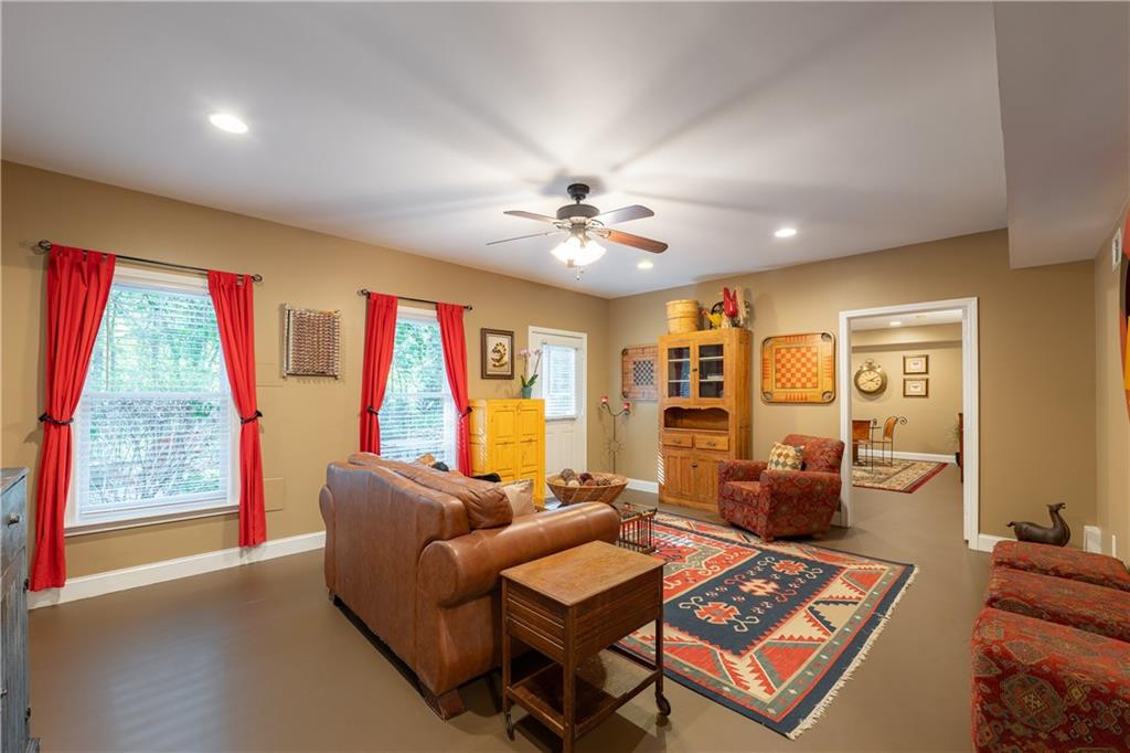 155 Willow Oak Lane